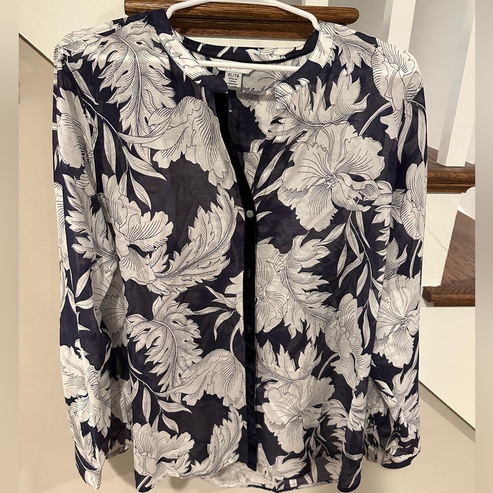 Tommy Bahama women’s hibiscus floral shirt